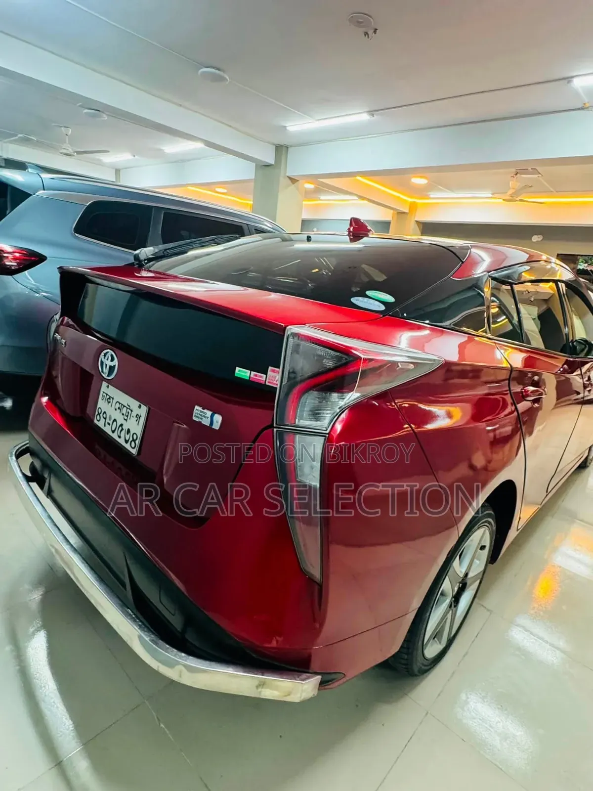 Toyota Prius 4dr Hatchback (1.8L 4cyl gas/electric hybrid CVT) 2016 Red