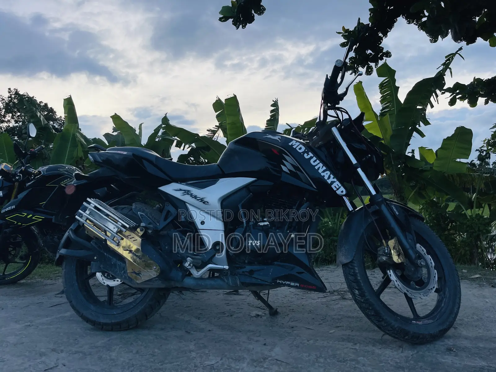 টিভিএস আপাচে আরটিআর ১৬০ ৪ভি ২০২২ কালো