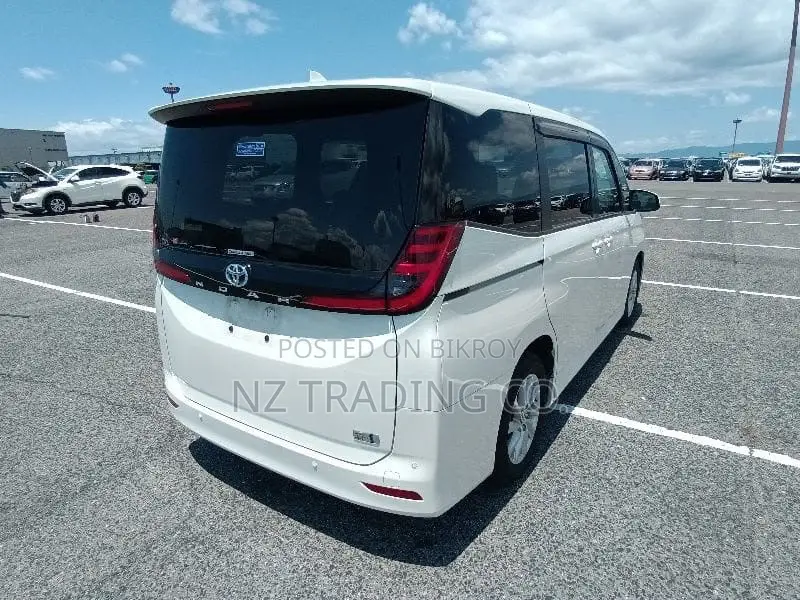 Toyota Noah 2022 Pearl