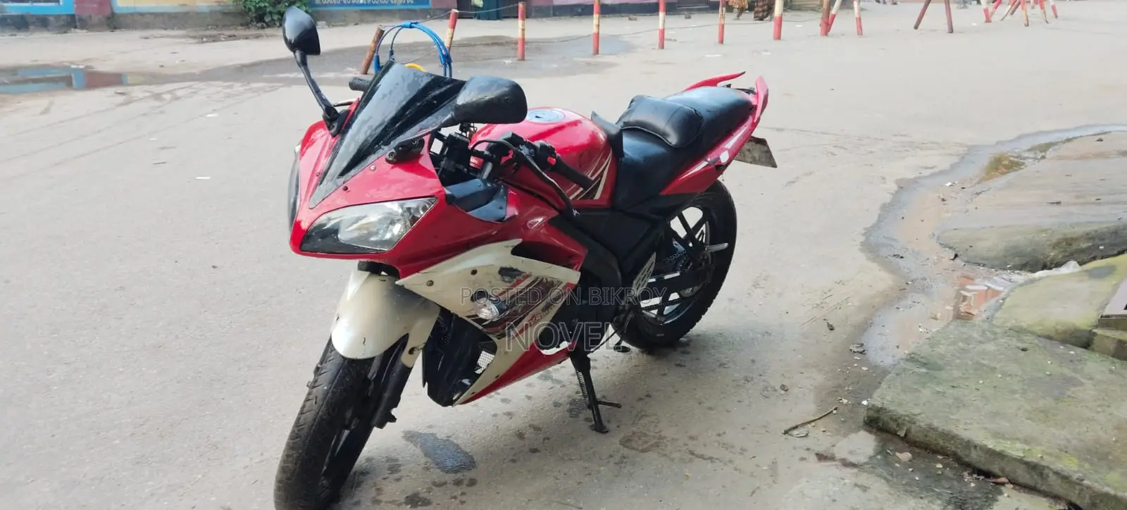 ইয়ামাহা আর১৫ ভি৩ ২০১১ রেড