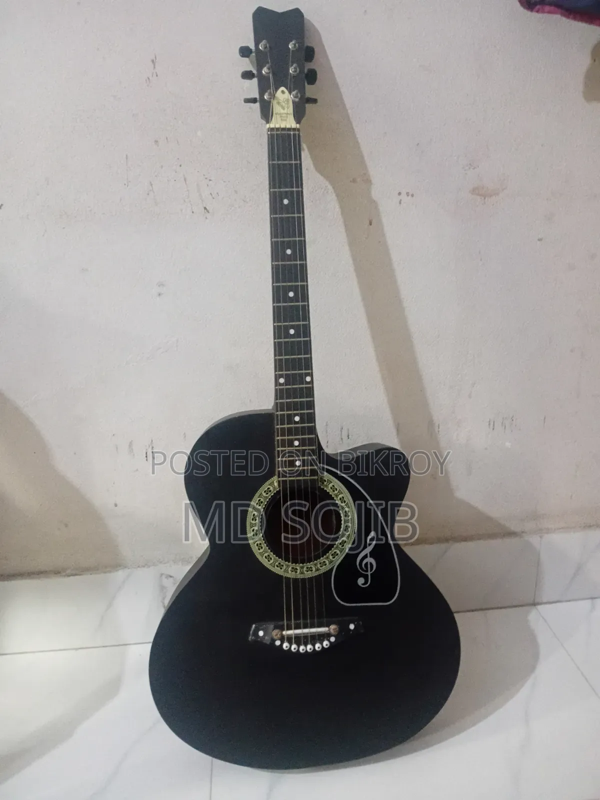 অ্যাকোস্টিক ব্ল্যাক গিটার