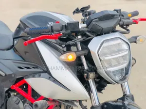 সুজুকি জিক্সার ২০২২ ব্ল্যাক