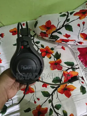 হেডফোন ডব্লিউ১০৬ গেমিং হেডফোন।