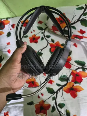 হেডফোন ডব্লিউ১০৬ গেমিং হেডফোন।
