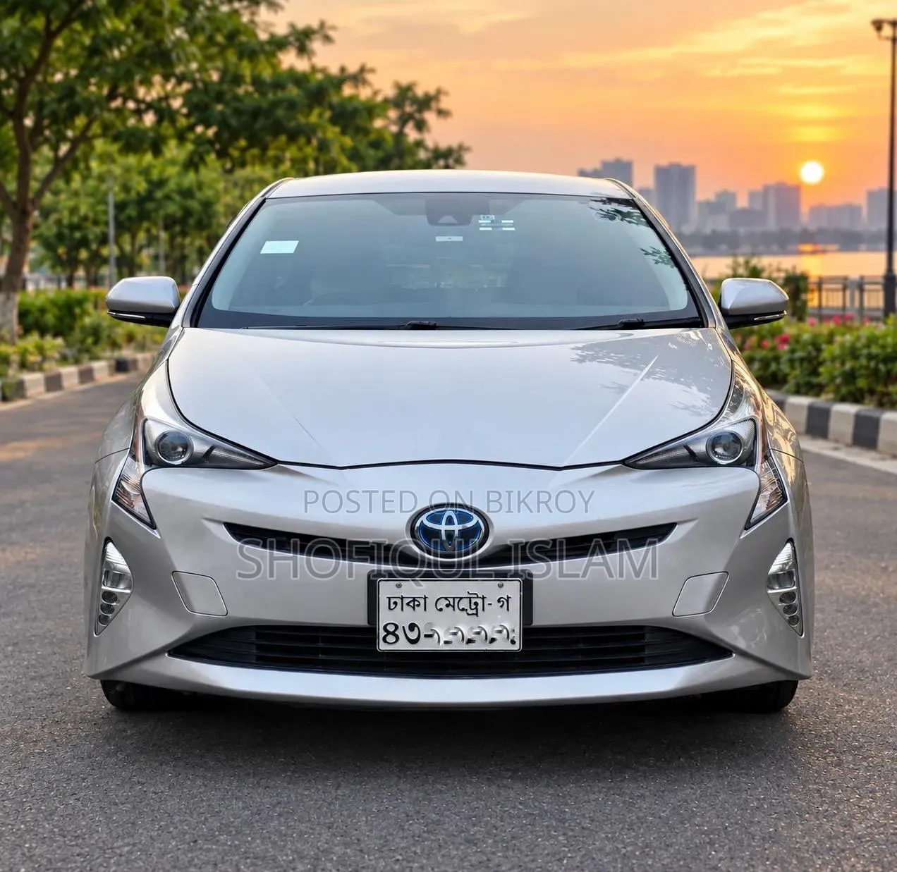 Toyota Prius Four 4dr Hatchback (1.8L 4cyl gas/electric hybrid CVT)
