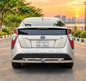 Toyota Prius Four 4dr Hatchback (1.8L 4cyl gas/electric hybrid CVT)