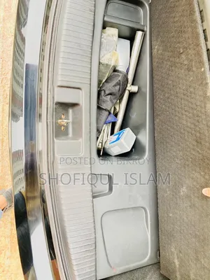 Toyota Prius Four 4dr Hatchback (1.8L 4cyl gas/electric hybrid CVT)