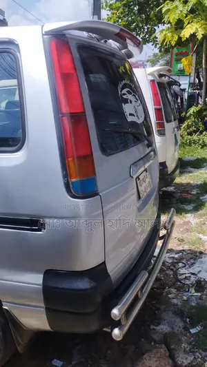 টয়োটা নোহা ২০০৪ সিলভার