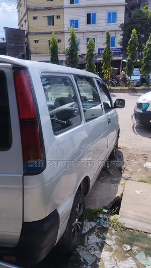টয়োটা নোহা ২০০৪ সিলভার