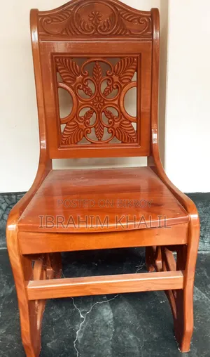 ডাইনিং টেবিল