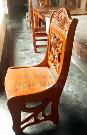 ডাইনিং টেবিল