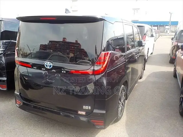Toyota Noah 2022 Purple