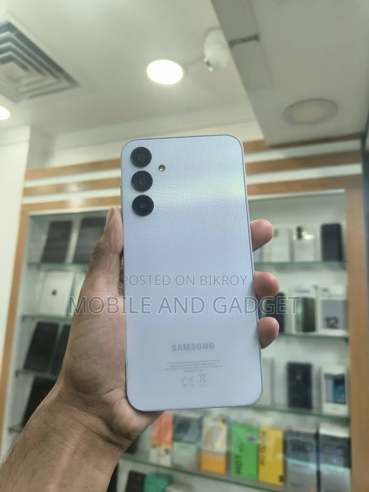 স্যামসাং গ্যালাক্সি এ২৫ ১২৮ জিবি হোয়াইট