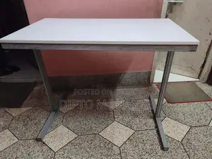 কম্পিউটার টেবিল