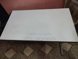 কম্পিউটার টেবিল