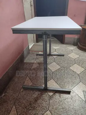 কম্পিউটার টেবিল