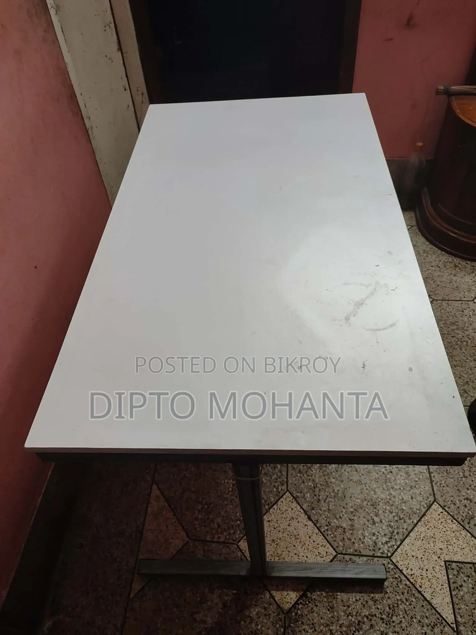 কম্পিউটার টেবিল