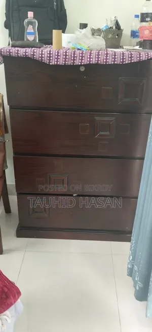 ওয়ার্ডরোব-রুইটন চেস্ট অফ ড্রয়ার