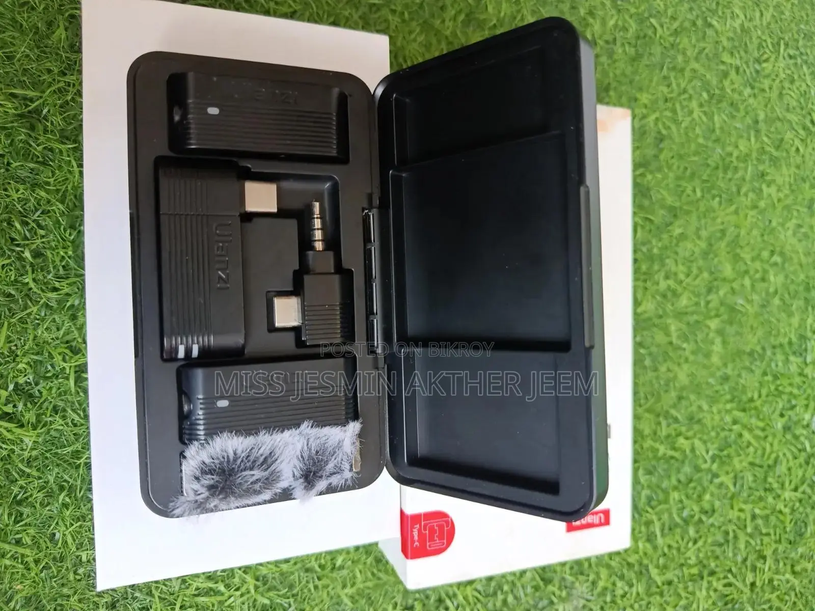 Ulanzi A100 Wireless Lavalier Microphone (Type-C) for Sale