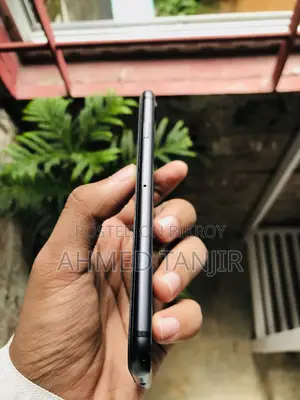অ্যাপল আইফোন ৮ ৬৪ জিবি ব্ল্যাক
