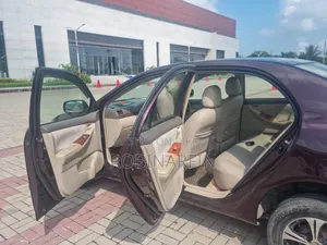 টয়োটা করোলা ২০০৫ মেরুন