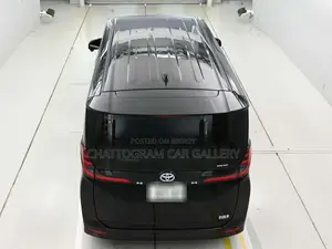 টয়োটা নোয়া ২০২২ কালো