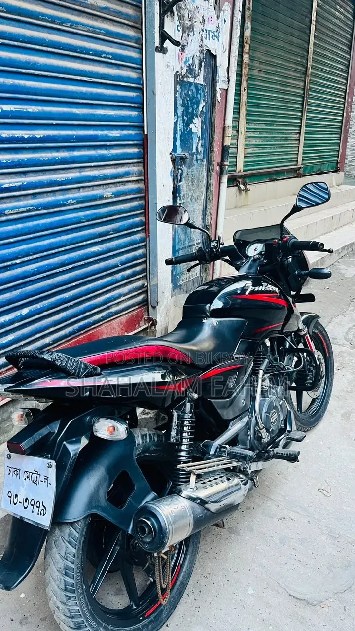 বাজাজ পালসার ১৫০ ২০২১ ব্ল্যাক