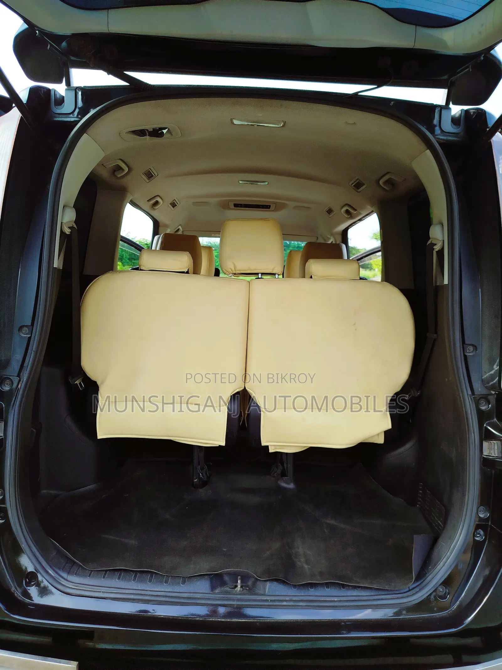 Toyota Esquire 1.8 FWD Hybrid (7 seater) 2015 Black
