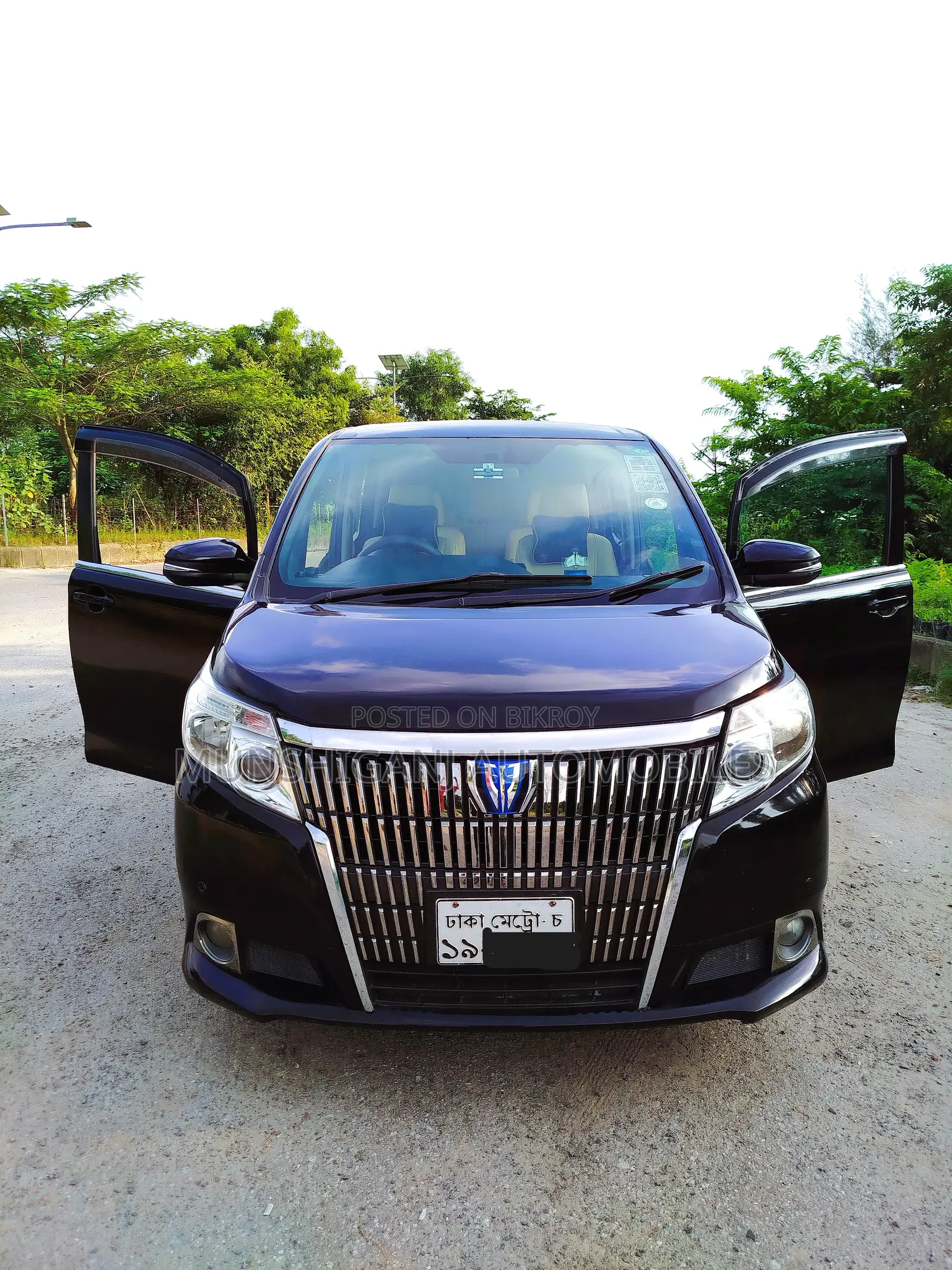 Toyota Esquire 1.8 FWD Hybrid (7 seater) 2015 Black