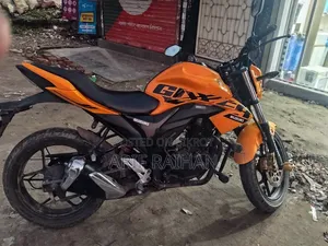 সুজুকি জিক্সার ২০২৪ ইয়েলো