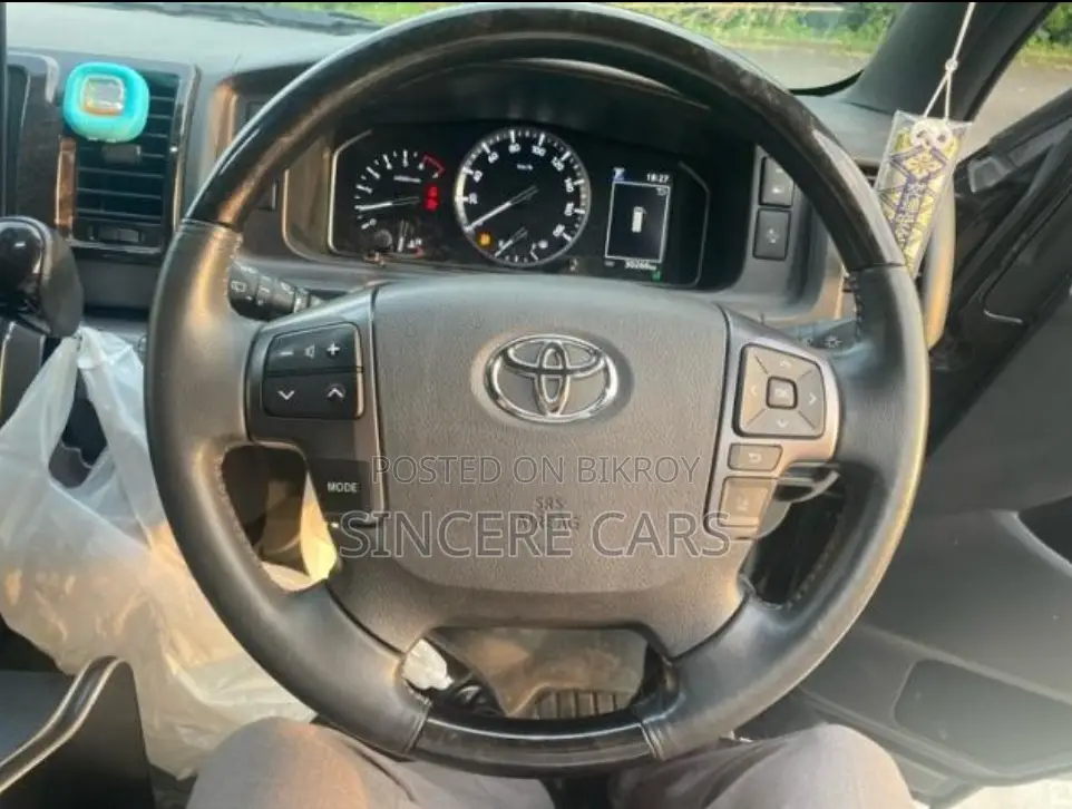 Toyota HiAce 2023 Black