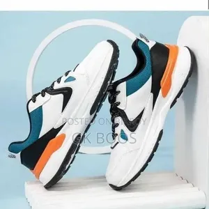 ফ্যাশনেবল নতুন ট্রেন্ডি জুতো
