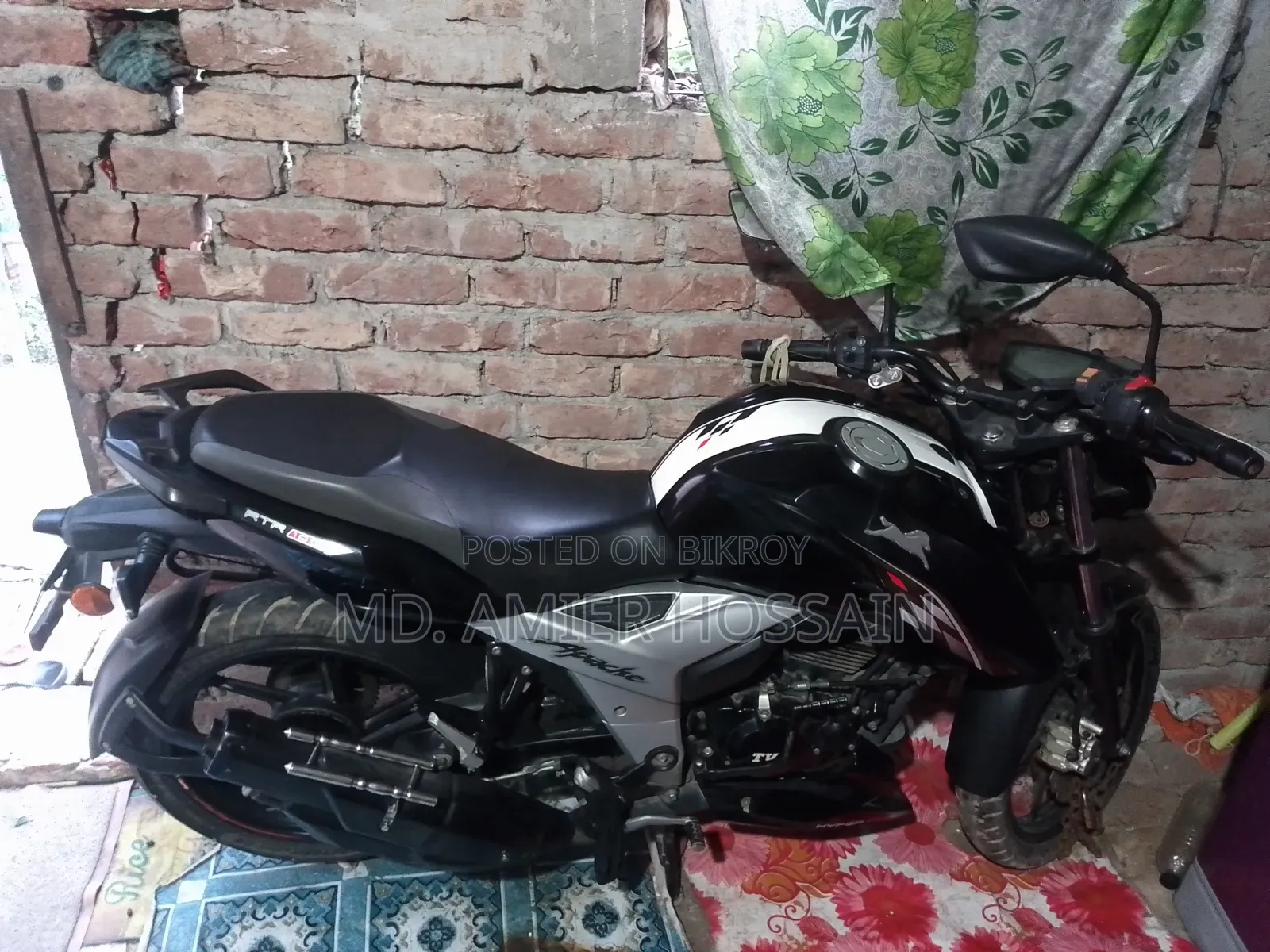 TVS Apache 160 4V 2023 Black