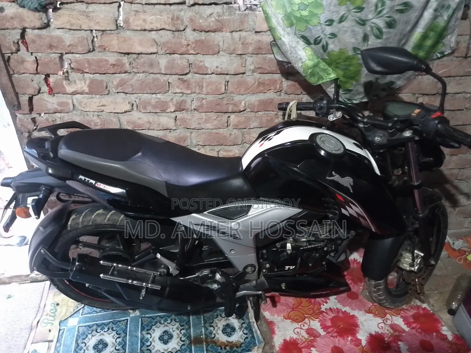 TVS Apache 160 4V 2023 Black