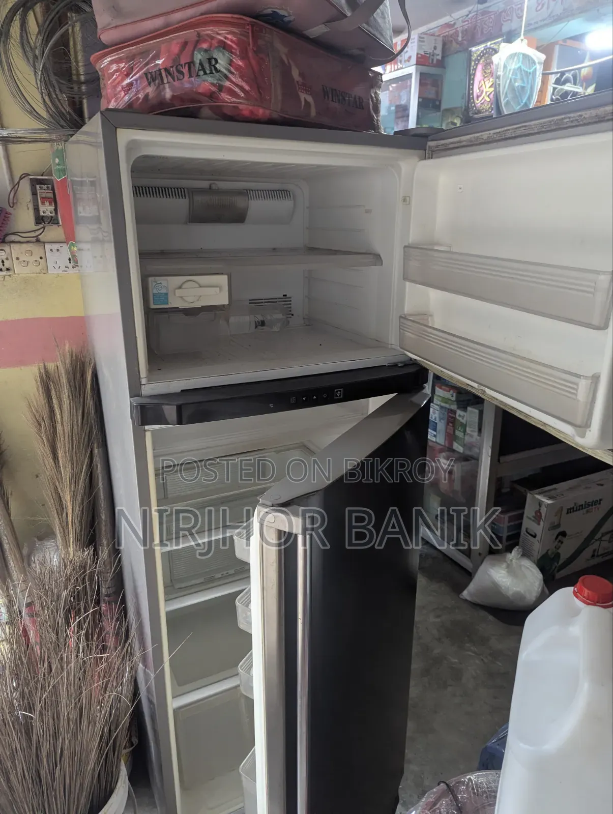 A refrigerator will be sold. 508 Litres