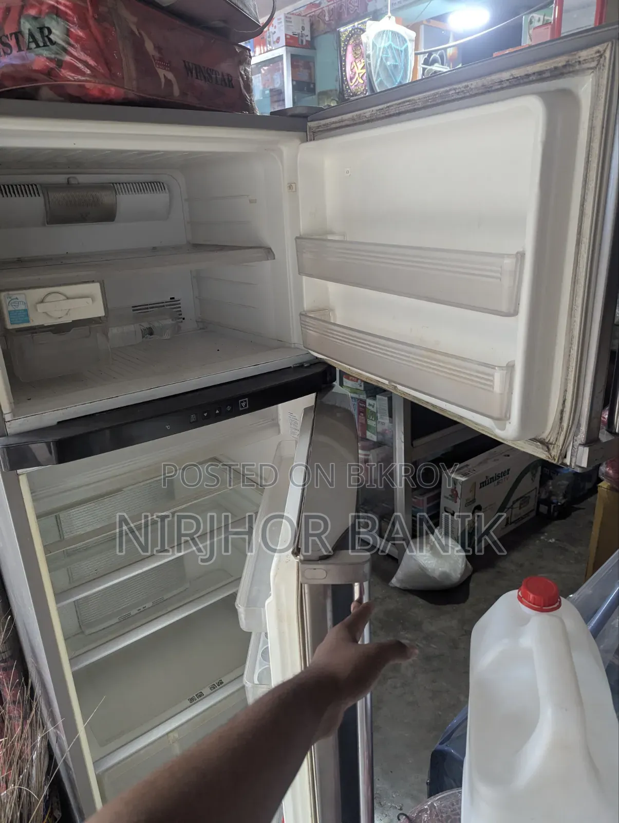 A refrigerator will be sold. 508 Litres