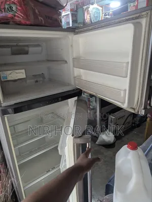 A refrigerator will be sold. 508 Litres