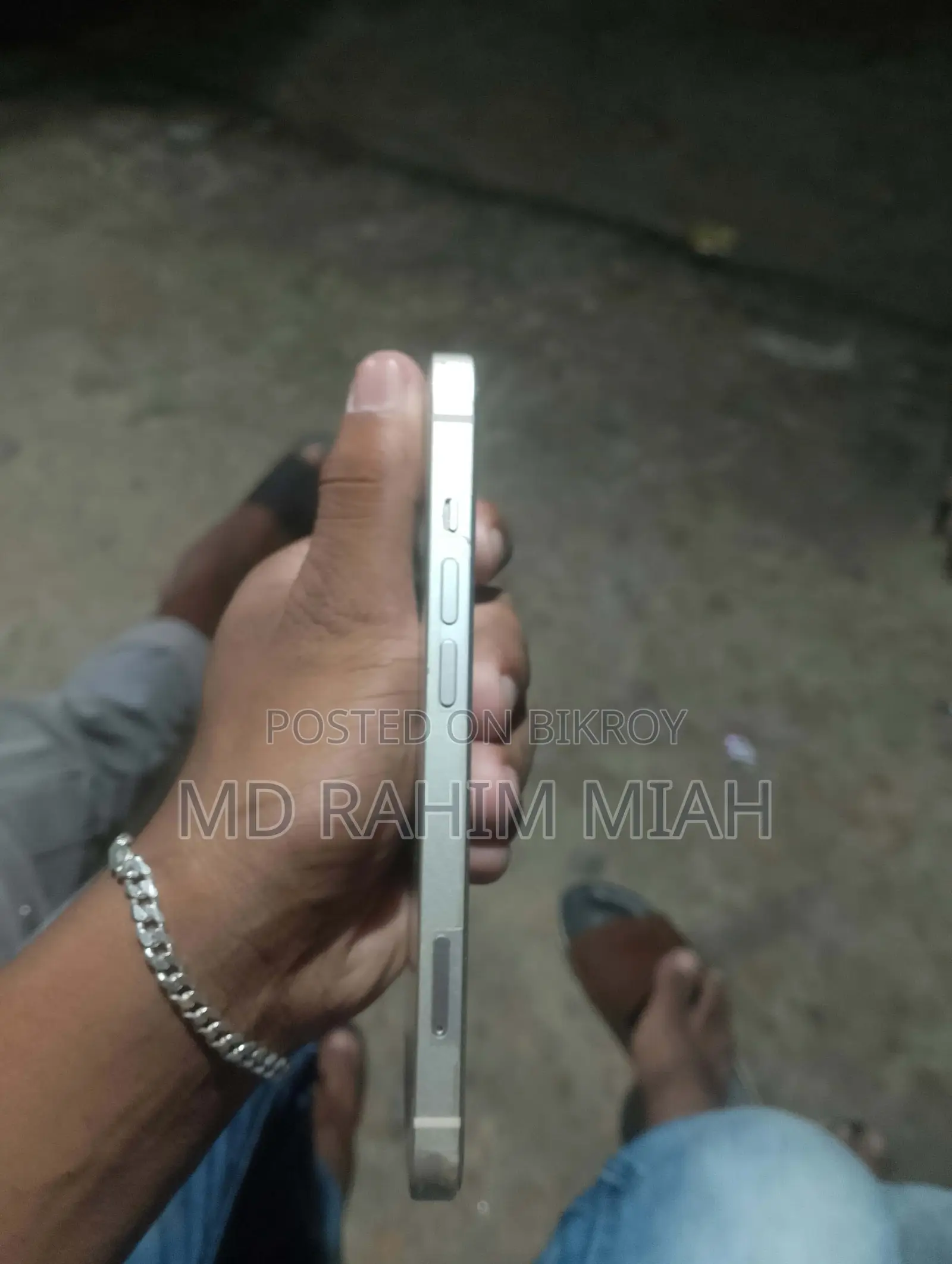 অ্যাপল আইফোন ১৩ ১২৮ জিবি হোয়াইট