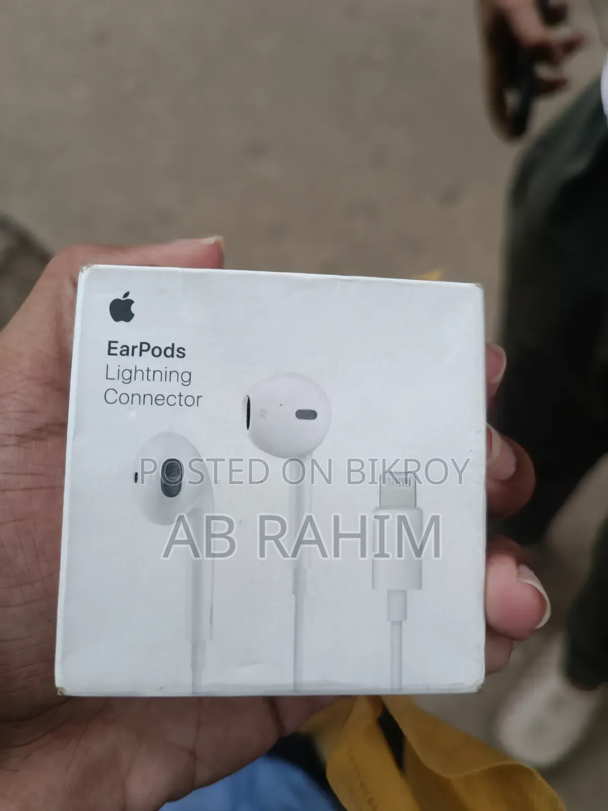 ইয়ার পডস লাইটনিং কানেক্টর