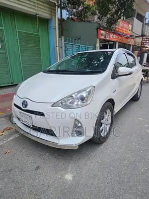 টয়োটা আকুয়া ২০১৩ পার্ল