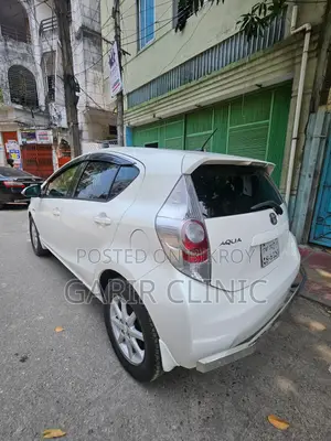 টয়োটা আকুয়া ২০১৩ পার্ল