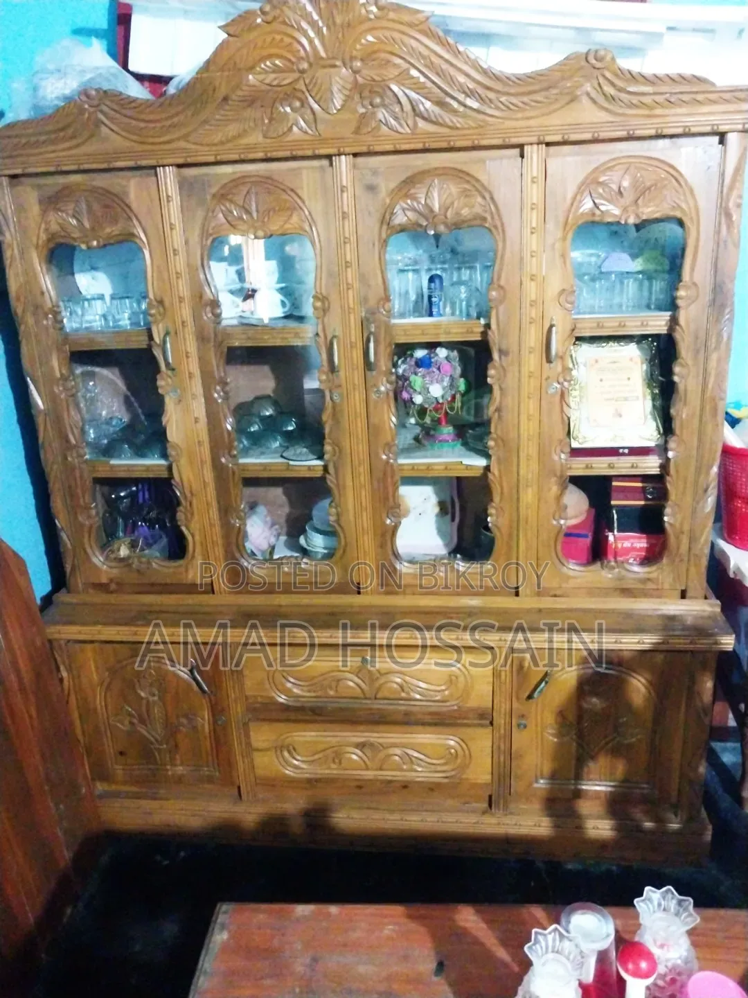 একটি ক্যাবিনেট বিক্রি হবে