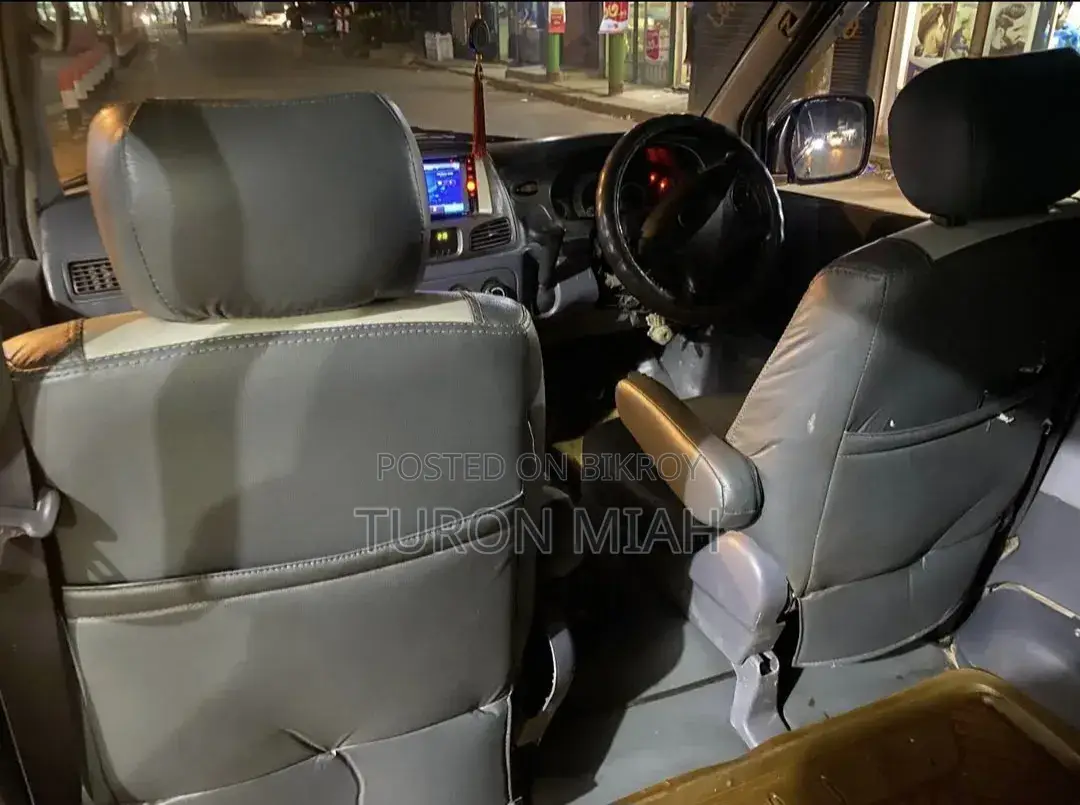 Toyota Noah 2.0 Four Wheel Drive (8 Seater) 2002 Silver