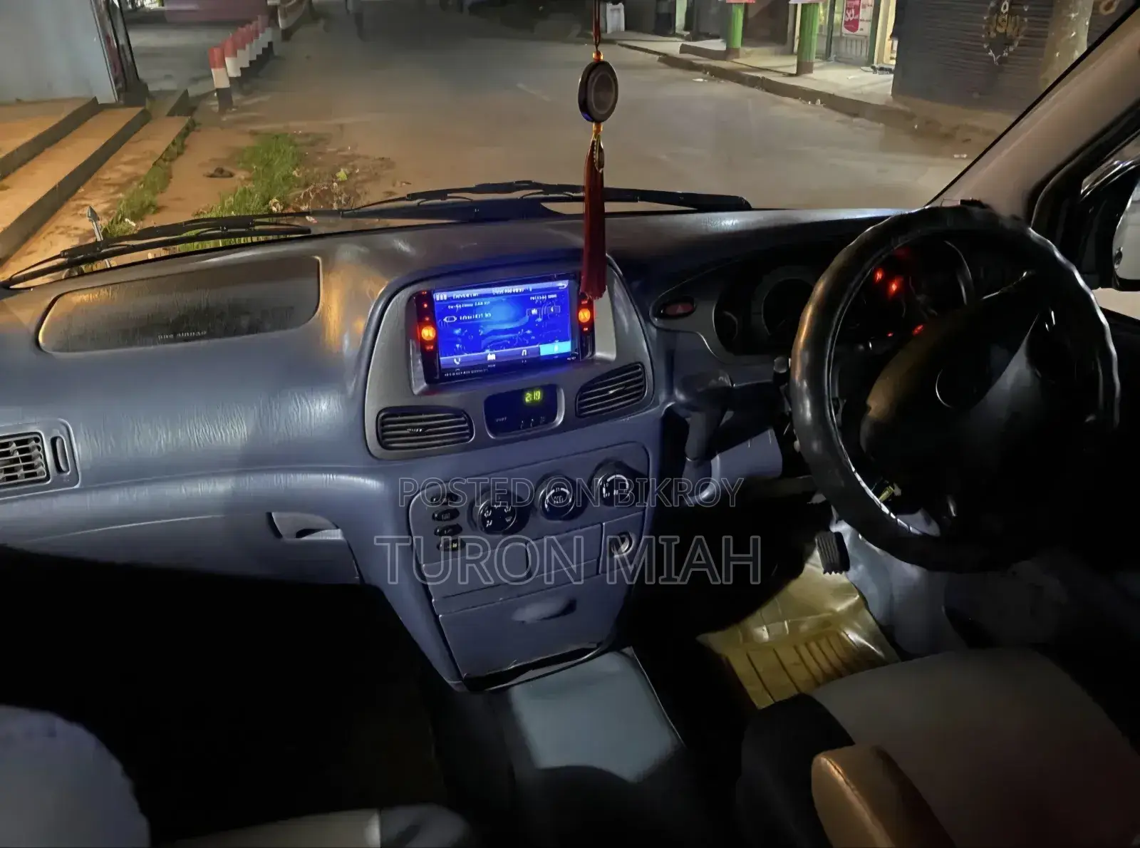 Toyota Noah 2.0 Four Wheel Drive (8 Seater) 2002 Silver