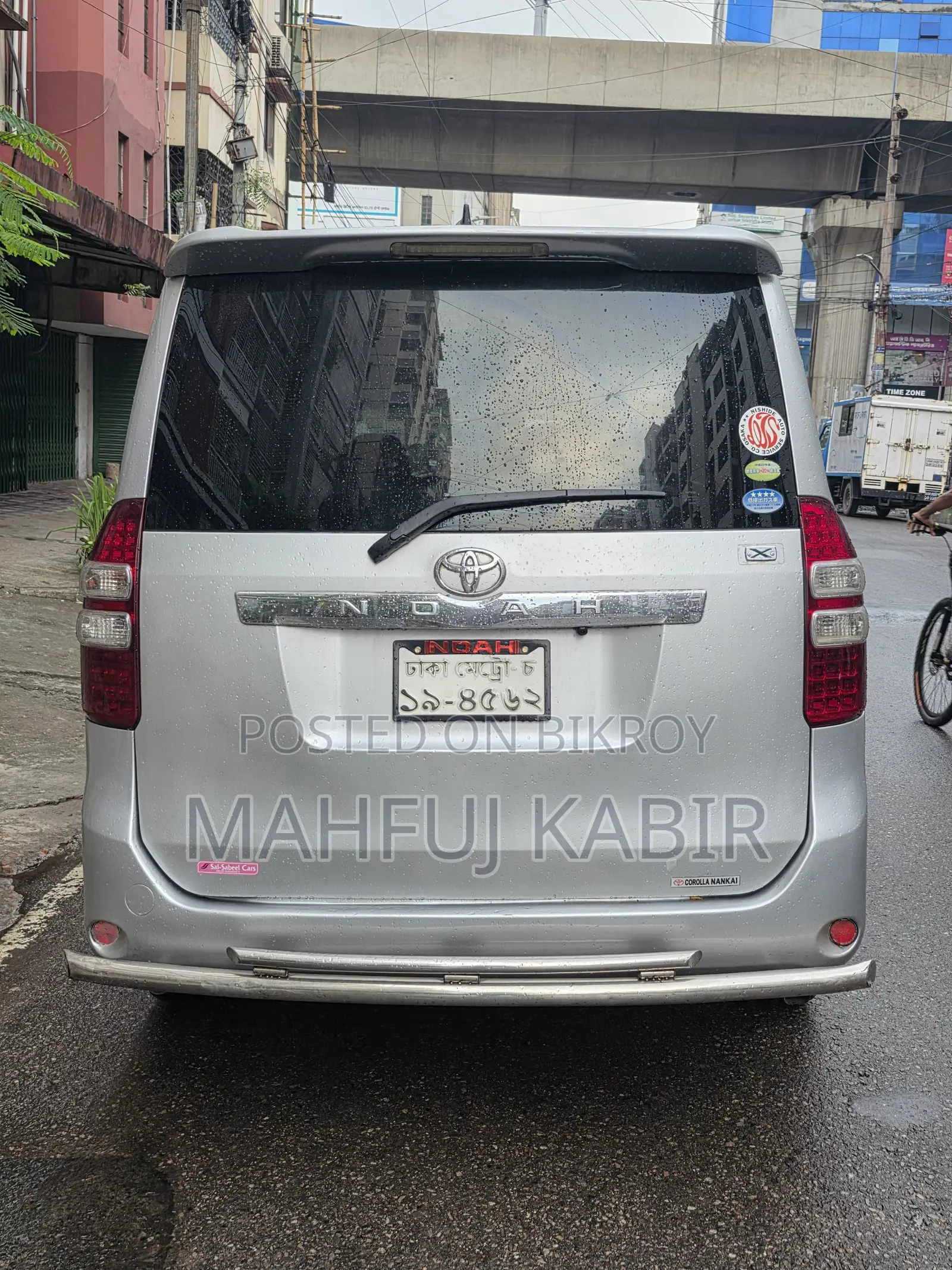 Toyota Noah 2.0 143hp AWD (8 Seater) 2012 Silver