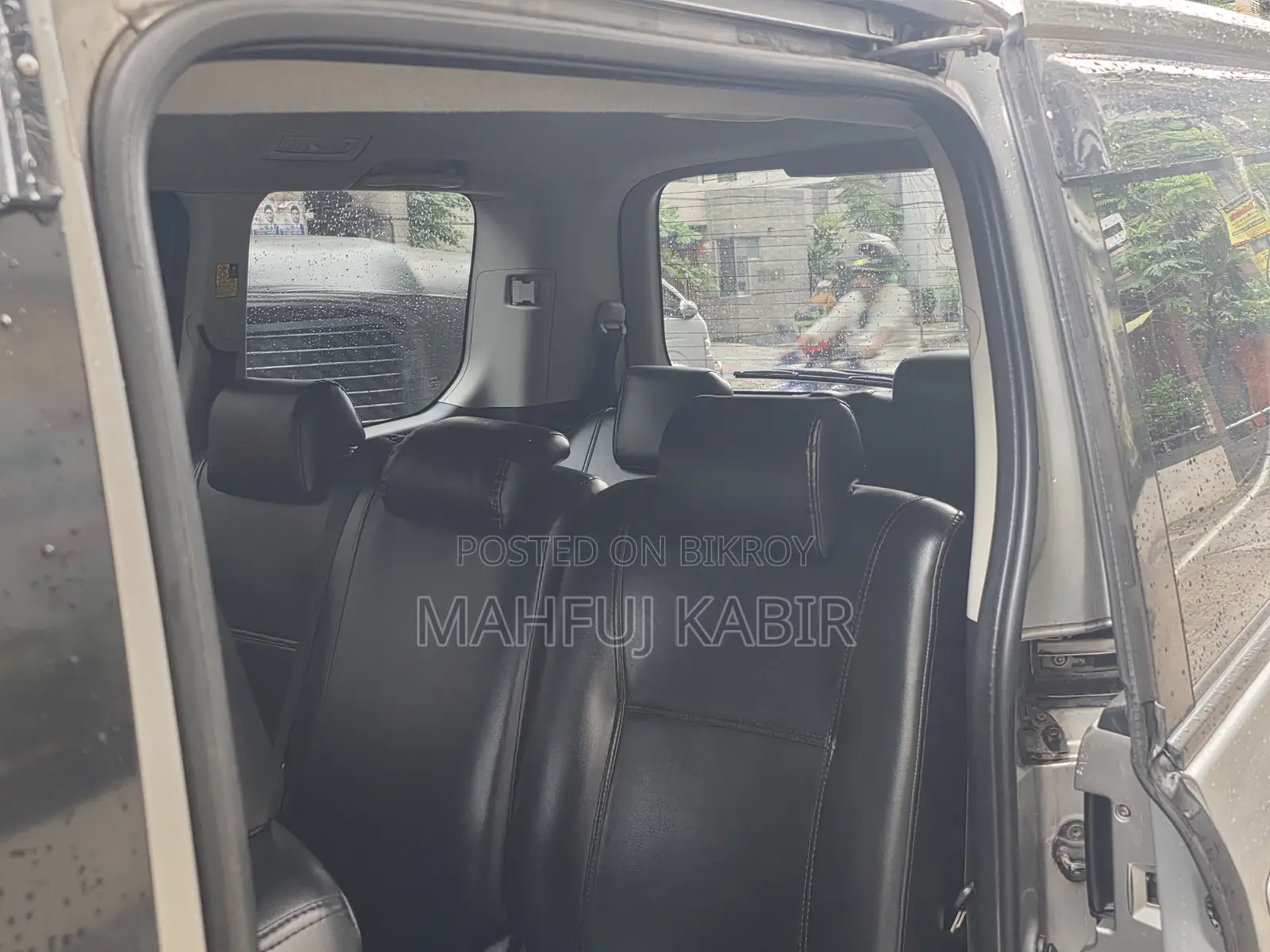Toyota Noah 2.0 143hp AWD (8 Seater) 2012 Silver