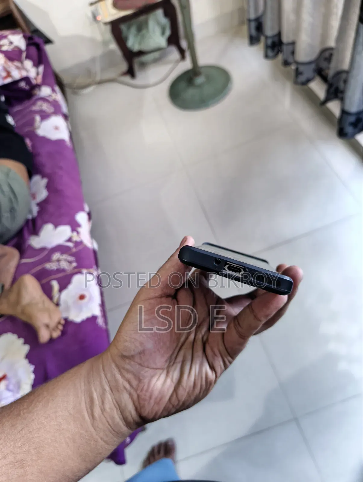 মোটরসাইকেল এজ প্লাস ২৫৬ জিবি পার্পল