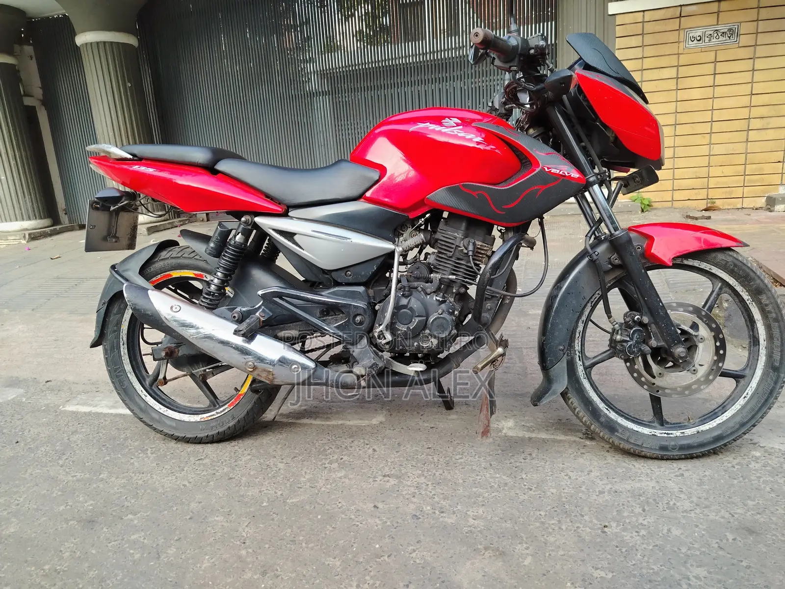 বাজাজ পালসার ১৩৫ এলএস ২০১১ লাল