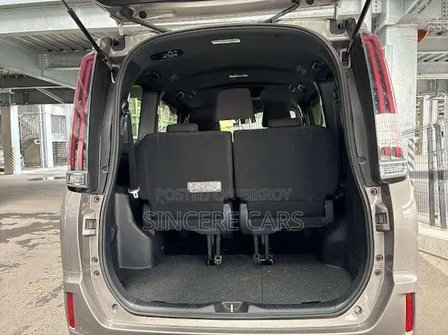 Toyota Noah 2021 Brown