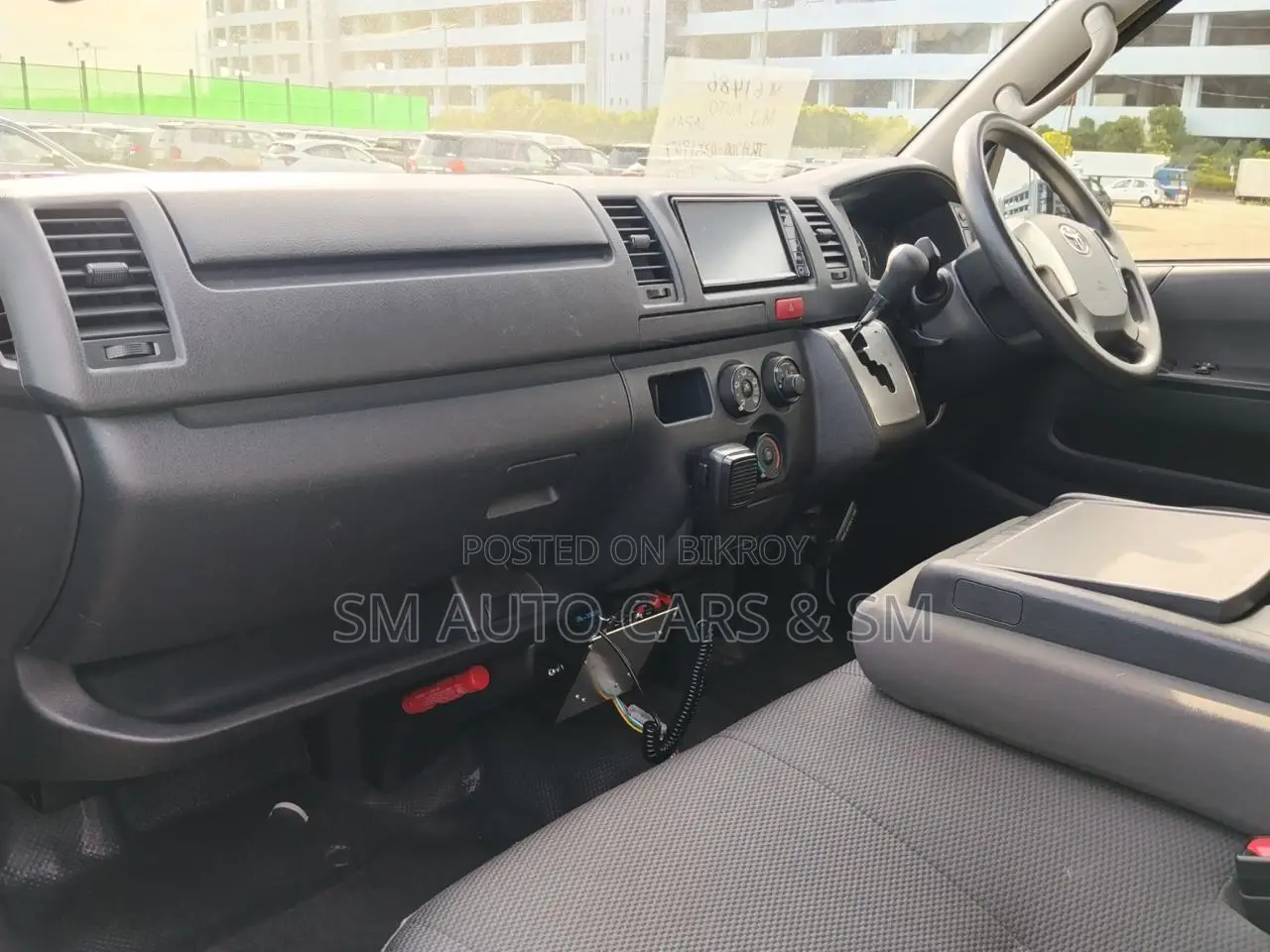 Toyota HiAce 2021 White
